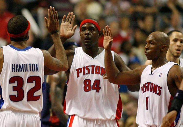 湖人后卫斯玛特基金会助力青少年成长抗击癌症（湖人后卫斯玛特以基金会支持青少年发展，携手抗击癌症）