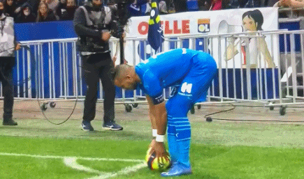 达万已返回巴西疗伤，将缺席今晚对阵麦克阿瑟的比赛（达万返巴西治疗伤势，今晚战麦克阿瑟缺阵）