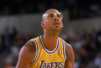 挑起大梁！卡斯尔狂轰30+10+6，得分创赛季新高（火力全开！卡斯尔30+10+6大爆发，单场得分刷新个人赛季新高）