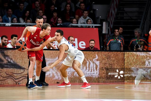 NBA战报：库里28分9板6助，勇士119-116险胜太阳（勇士119-116险胜太阳，库里贡献28分9篮板6助攻）