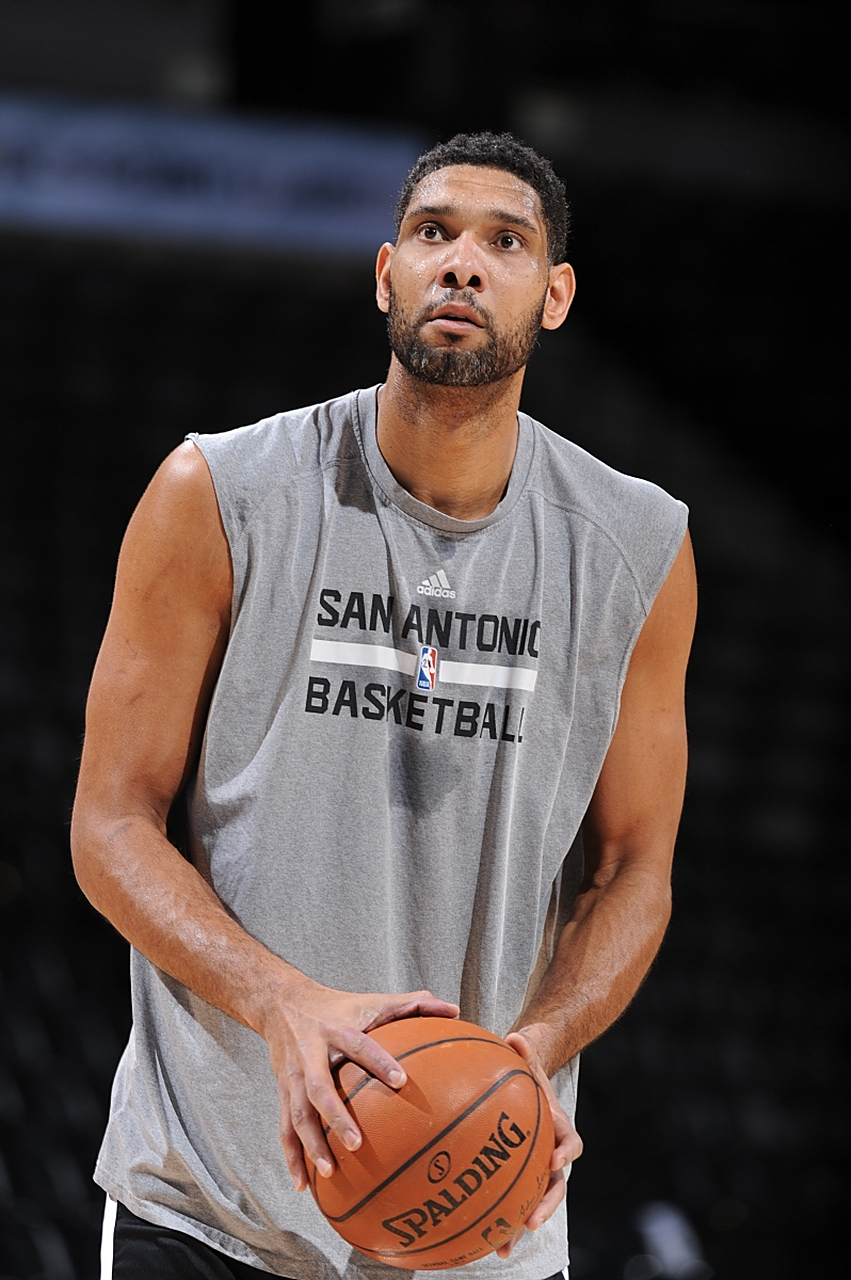 状态一般！阿夫迪亚14中7得到17分7板7助5失误5犯规（发挥平平：阿夫迪亚14投7中拿下17分7篮板7助攻，出现5失误5犯规）