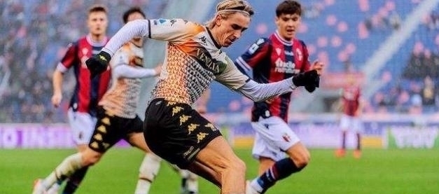 记者：上海申花5名外援以及谢鹏飞和戴伟浚随队出征亚冠客场（记者：申花五外援联同谢鹏飞、戴伟浚随队远征亚冠客场）