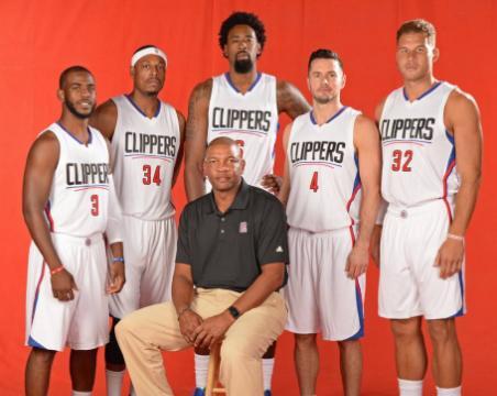 谢德篮球技艺展现，全场高效表现抢眼（谢德尽显篮球才华，全场高效发挥引人注目）