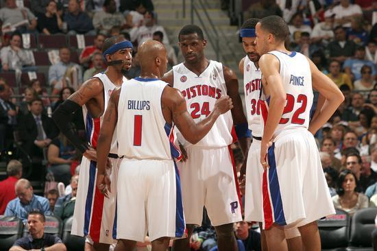 球员抢断后反击一条龙（抢断后全场一条龙反击）