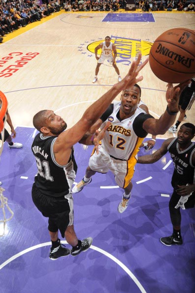 开拓者靠顽强意志逆转成功（开拓者凭韧性完成翻盘）