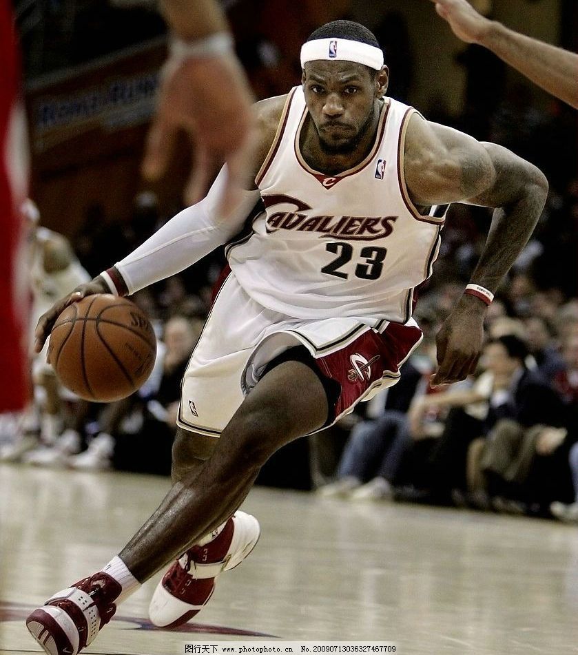 湖人队三分线外表现低迷（湖人三分火力哑火）