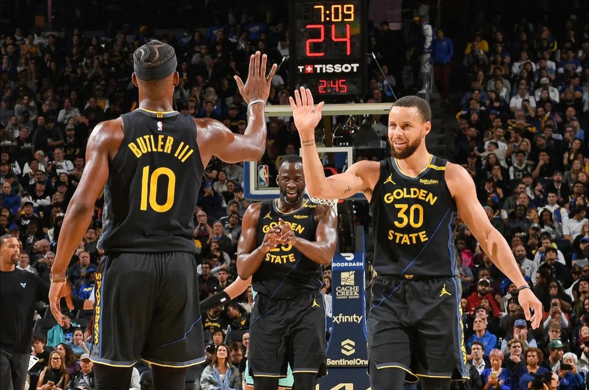 约基奇56分16板15助加时18分，掘金圣诞大战胜森林狼（约基奇砍下56分16篮板15助攻并加时独得18分，掘金在圣诞大战击败森林狼）