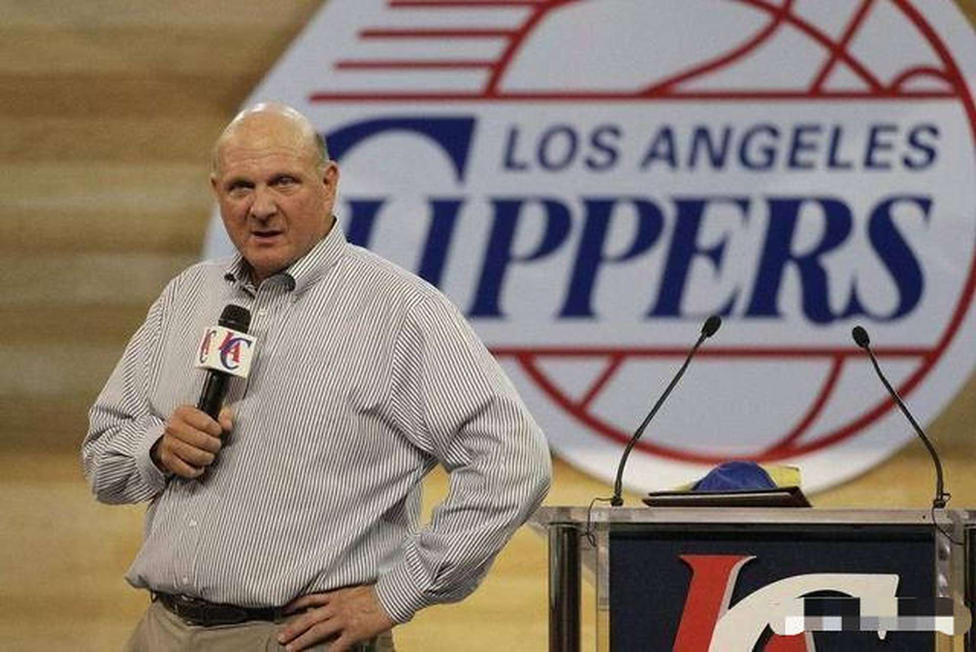 今晚能否进球？塞鸟发布亚冠主场对阵麦克阿瑟个人海报（塞鸟发布亚冠主场战麦克阿瑟个人海报：今夜能破门吗？）