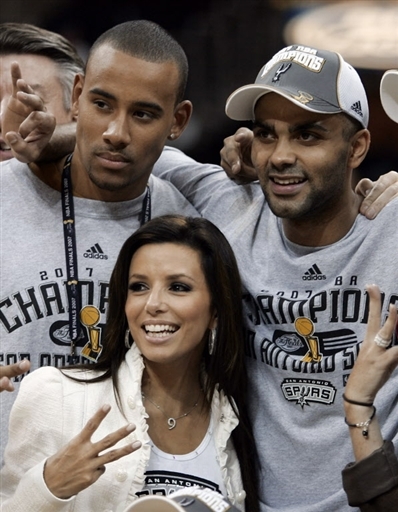 穆雷狂砍32分＆约基奇三双，掘金豪取六连胜（穆雷轰下32分、约基奇贡献三双，掘金喜迎六连胜）