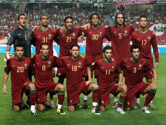 詹姆斯篮板抢断关键时刻锁定胜局（詹姆斯关键篮板与抢断锁定胜利）