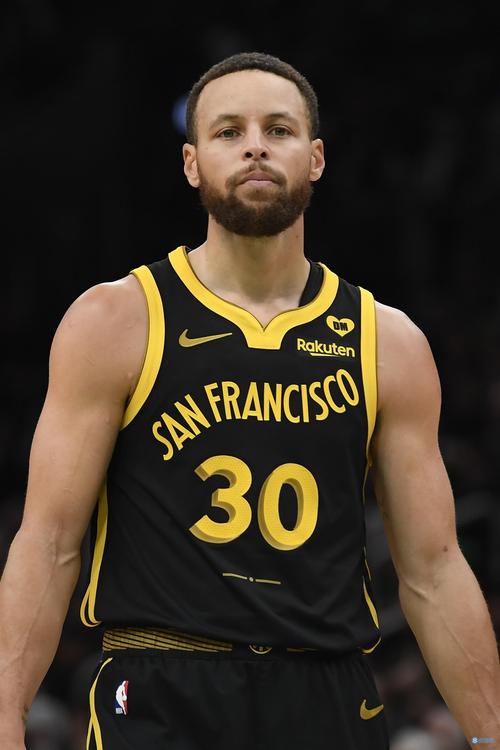 当选11月最佳球员，瓦尔迪是意甲首位获此殊荣的英格兰球员（瓦尔迪当选11月最佳，成意甲首位获此荣誉的英格兰球员）