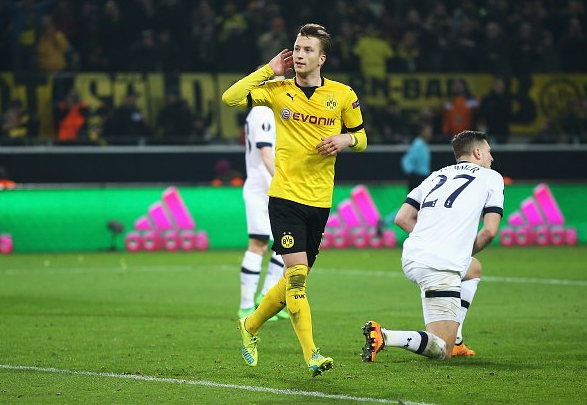 战旧主，武桐桐神勇。脚步灵，台湾妹建功（对阵旧主，武桐桐神勇；脚步轻灵，台将建功）