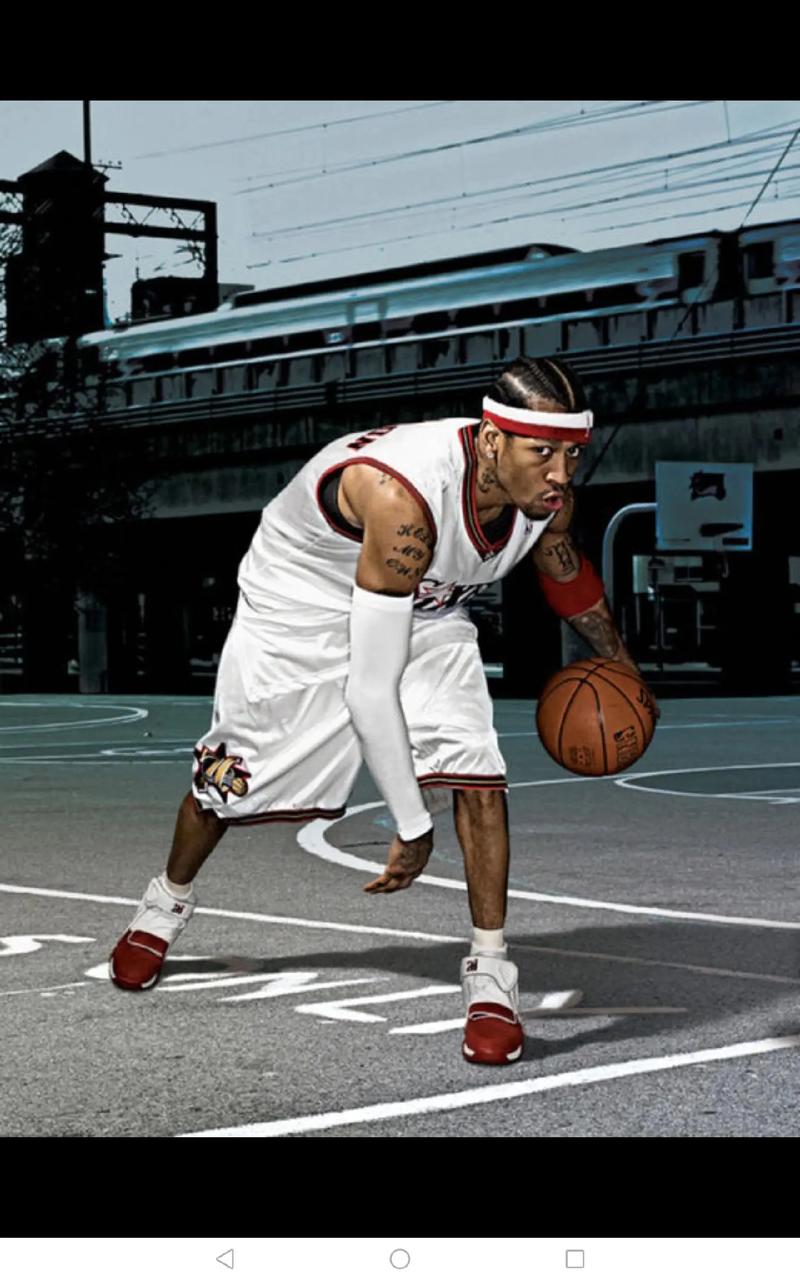 一斯佩齐亚球迷掉进看台和球场之间的沟里，被送进重症监护室（斯佩齐亚一球迷坠入看台与球场间沟渠，已送入重症监护室）