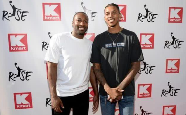 夸梅：NBA要榨干詹姆斯的价值 找到下个联盟门面前绝不会让他退役（夸梅：找到下任联盟门面前，NBA会把詹姆斯的价值压榨到底，绝不让他退役）