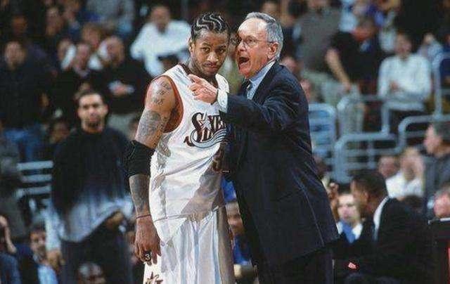 早报：进球大战曼联4-4樱桃；贝蒂斯闷平巴列卡诺（晨报：曼联与樱桃4-4上演进球大战；贝蒂斯与巴列卡诺闷平收场）