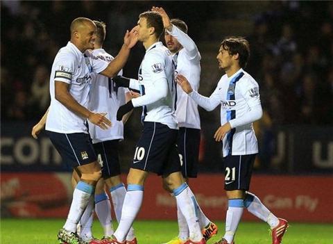 伊涅斯塔：中场球员当教练更能掌控全局，小法现在做得非常好（伊涅斯塔：中场出身教练更能掌控大局，小法目前表现出色）