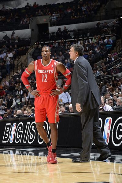 18岁超新星成广东内线希望！苦寻多年，他才是易建联接班人？（18岁新秀撑起广东内线？多年寻觅后，他会是易建联的接班人）