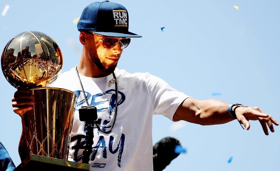 Here we go！罗马诺：拜仁将签下17岁厄瓜多尔中卫奥拉亚（罗马诺爆料：拜仁即将敲定厄瓜多尔17岁中卫奥拉亚）