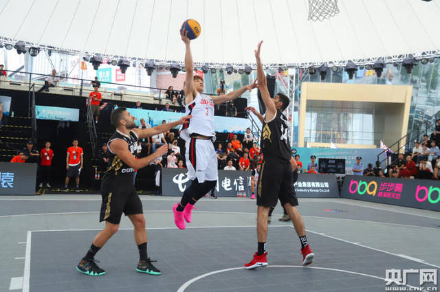 状元连线！浓眉篮下高抛助攻弗拉格空接得分（状元联动！浓眉禁区高抛妙传助弗拉格空接得分）